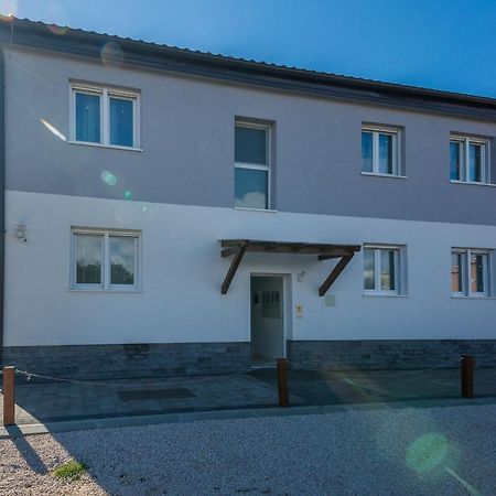 Apartments Pejakovic Vir Eksteriør bilde