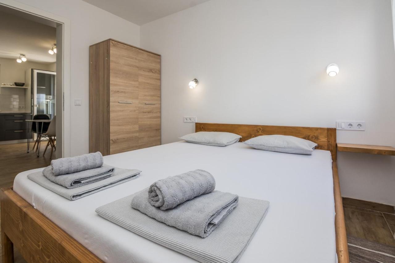 Apartments Pejakovic Vir Eksteriør bilde