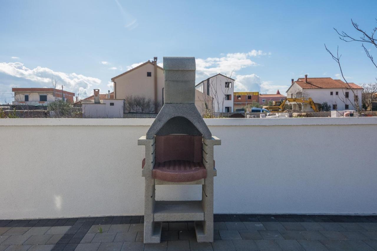 Apartments Pejakovic Vir Eksteriør bilde