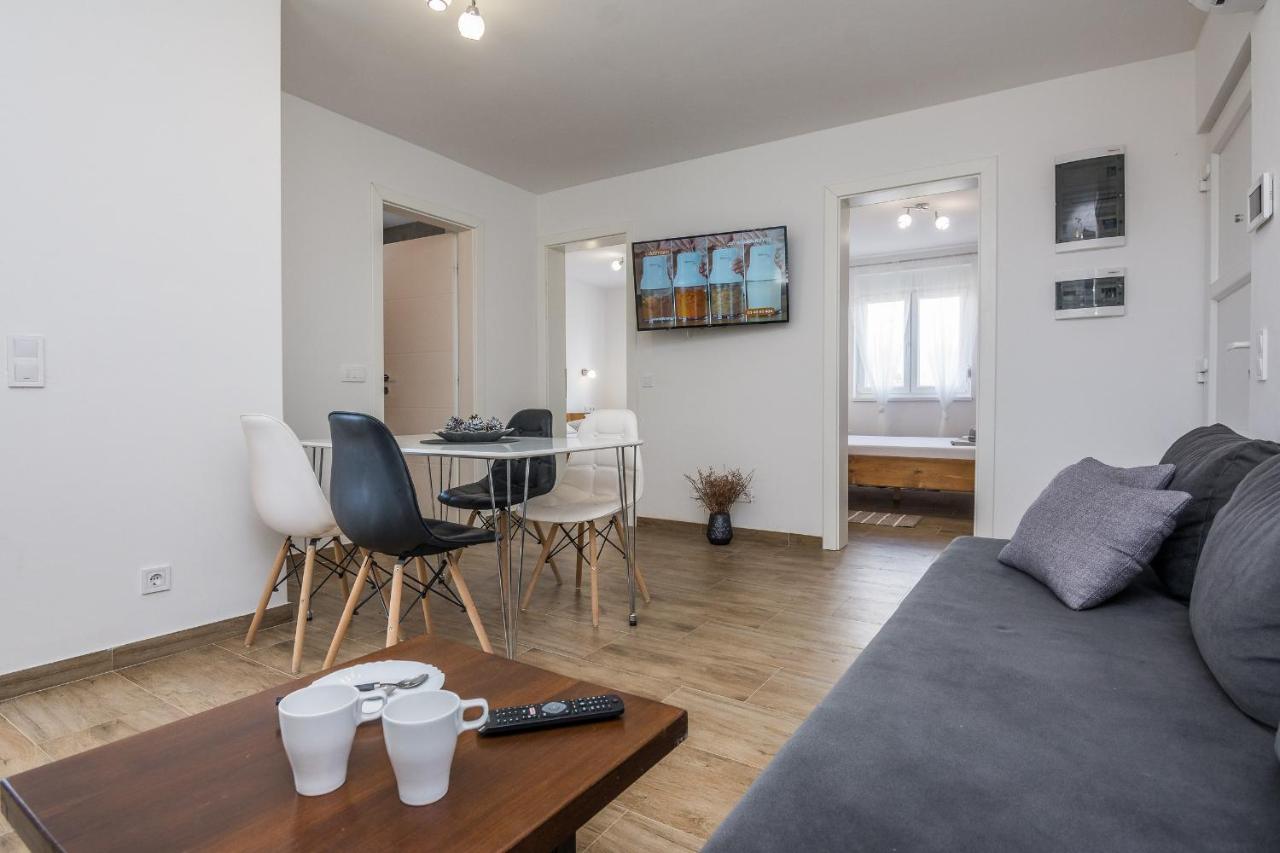 Apartments Pejakovic Vir Eksteriør bilde